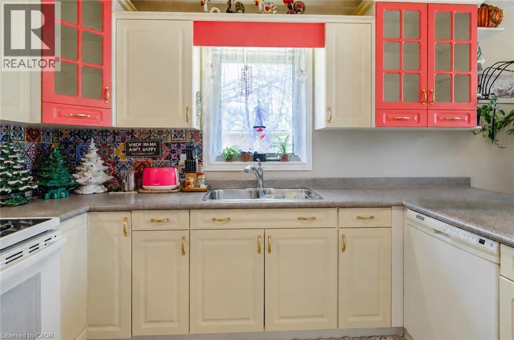 61 Devils Creek Drive, Cambridge, ON - Indoor Photo Showing Kitchen With Double Sink