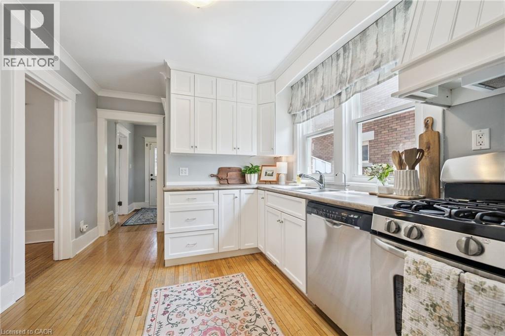 793 Belmont Avenue W, Kitchener, ON - Indoor Photo Showing Kitchen