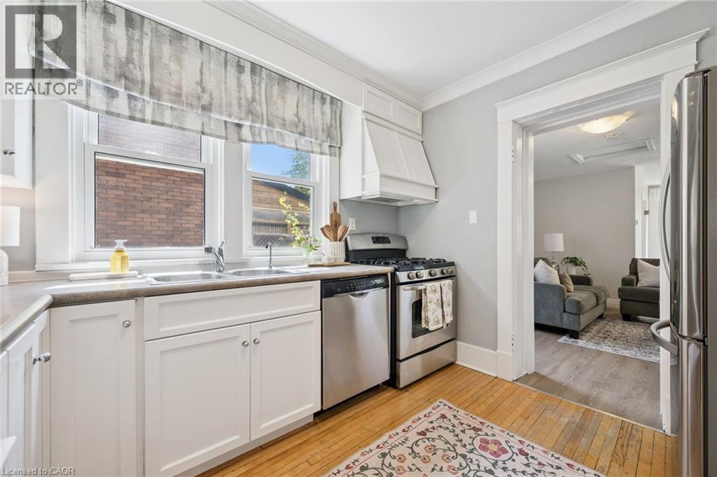 793 Belmont Avenue W, Kitchener, ON - Indoor Photo Showing Kitchen