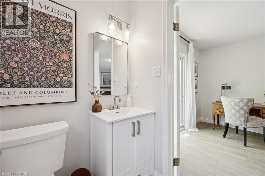 793 Belmont Avenue W, Kitchener, ON - Indoor Photo Showing Bathroom