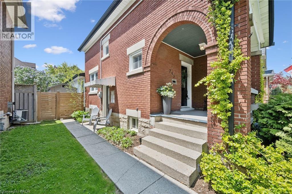 793 Belmont Avenue W, Kitchener, ON - Outdoor