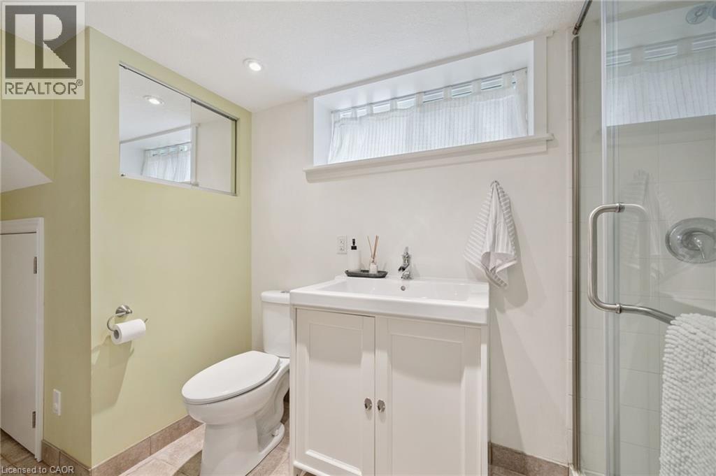 793 Belmont Avenue W, Kitchener, ON - Indoor Photo Showing Bathroom