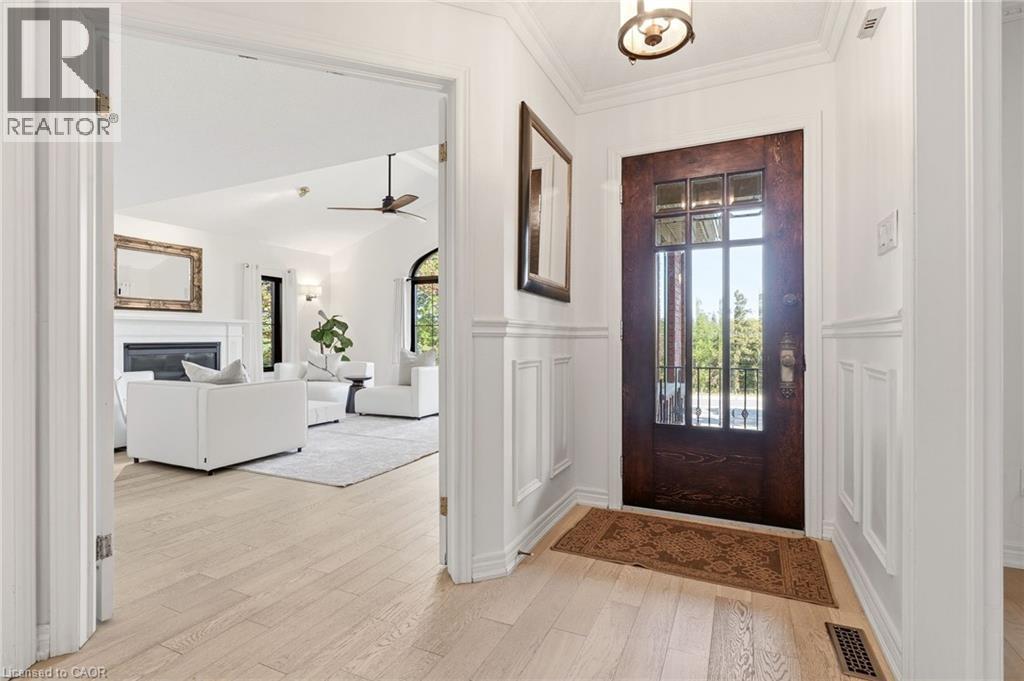 329 Plains Road W, Burlington, ON - Indoor Photo Showing Other Room