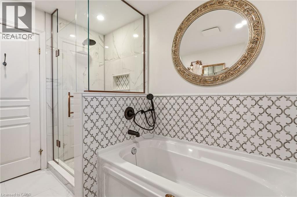 329 Plains Road W, Burlington, ON - Indoor Photo Showing Bathroom