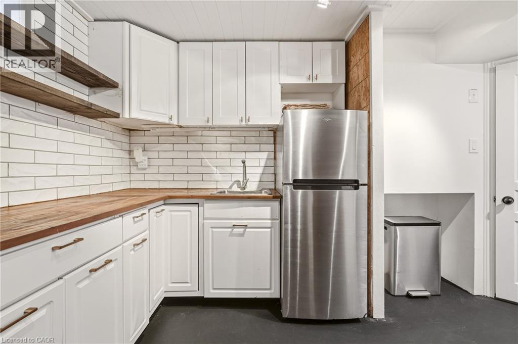 329 Plains Road W, Burlington, ON - Indoor Photo Showing Kitchen