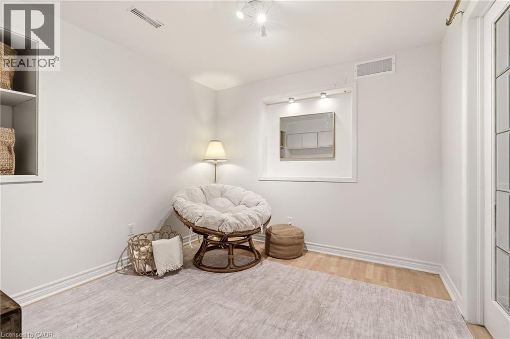 329 Plains Road W, Burlington, ON - Indoor