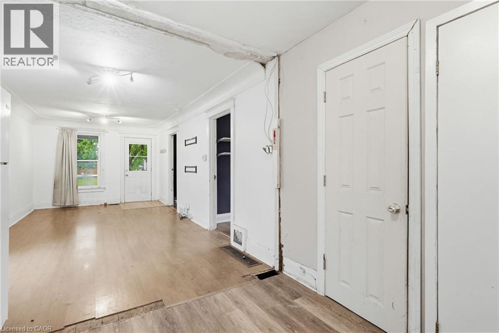 46 East 16Th Street, Hamilton, ON - Indoor Photo Showing Other Room