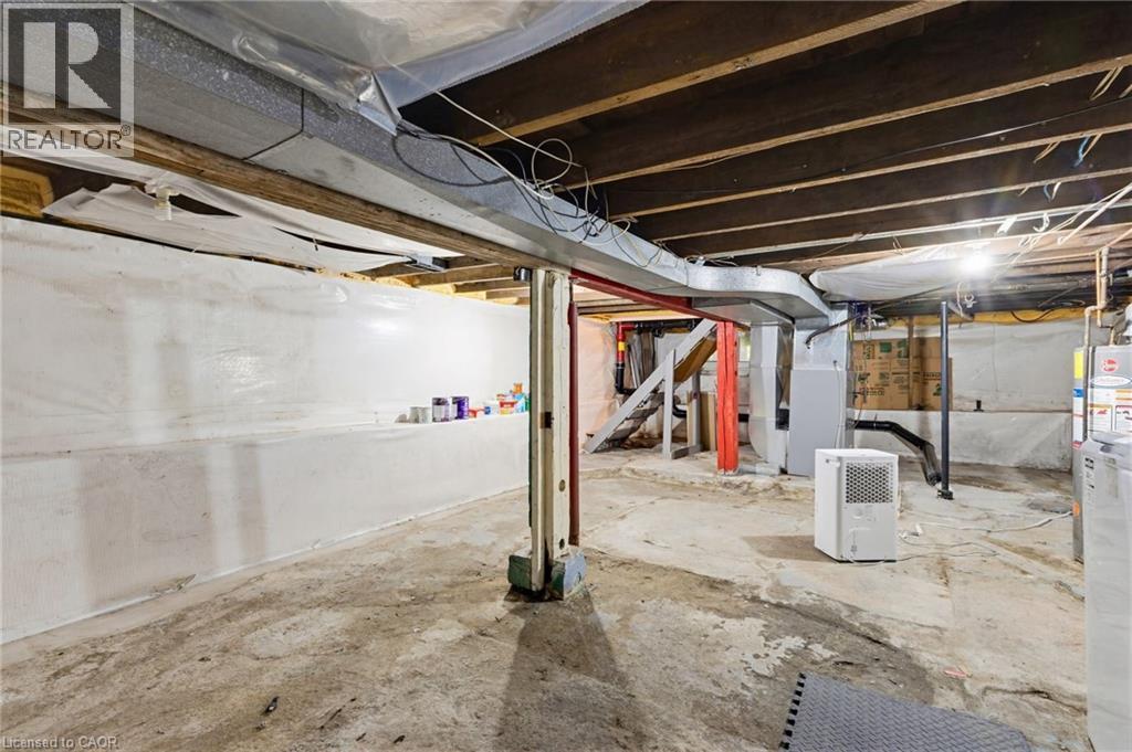 46 East 16Th Street, Hamilton, ON - Indoor Photo Showing Basement