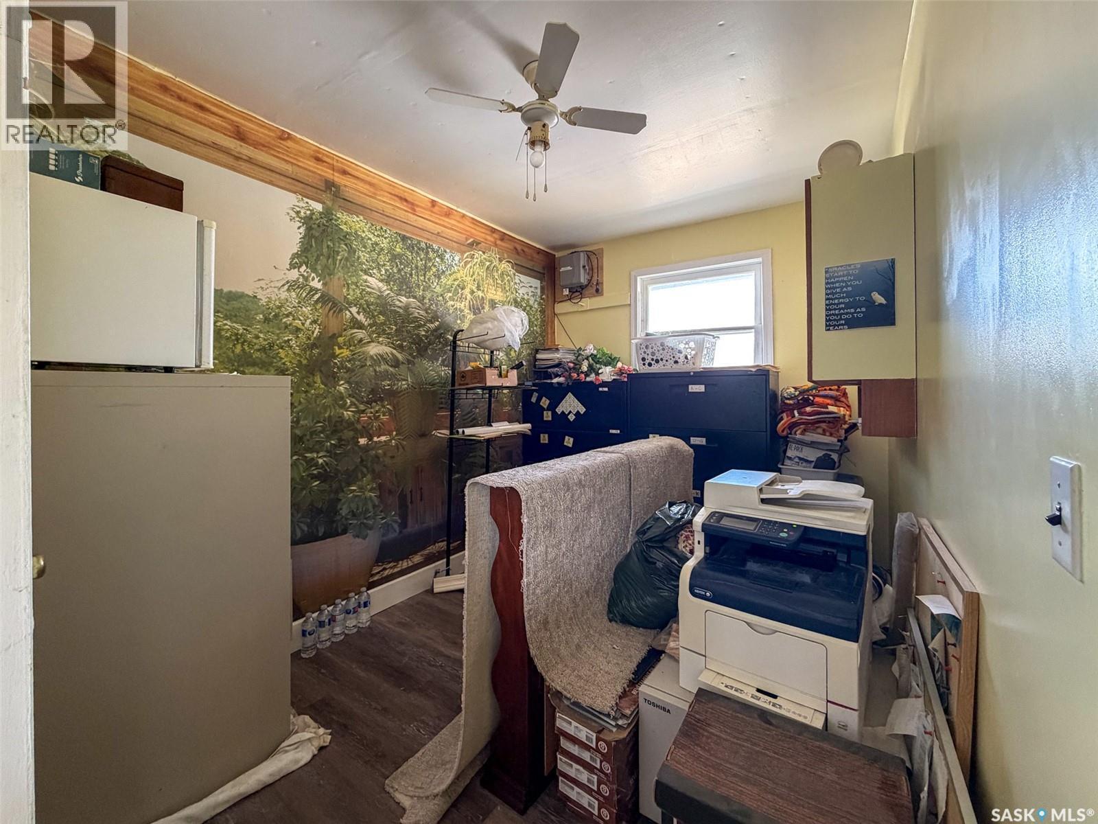 505 Centre Street, Shaunavon, SK - Indoor Photo Showing Other Room