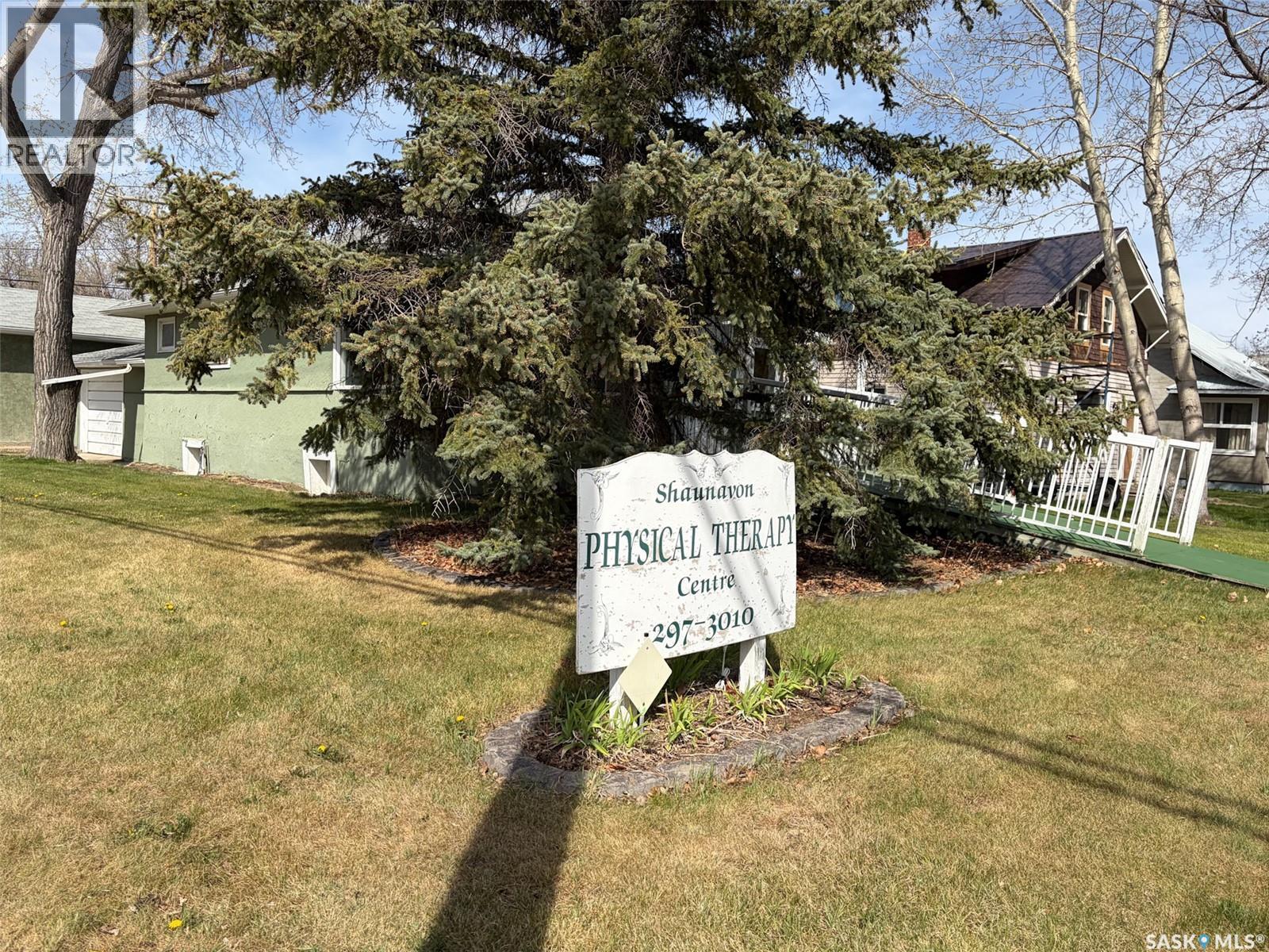 505 Centre Street, Shaunavon, SK - Outdoor