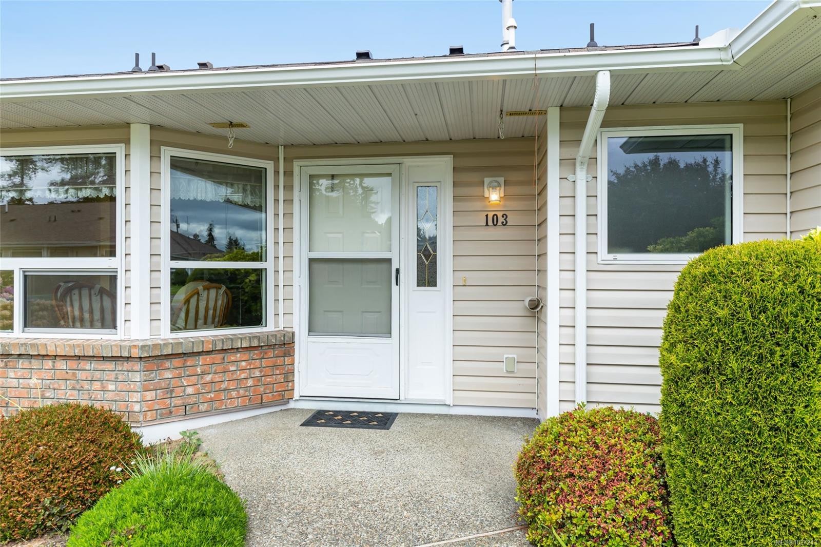 #103-240 Stanford Ave East, Parksville, BC