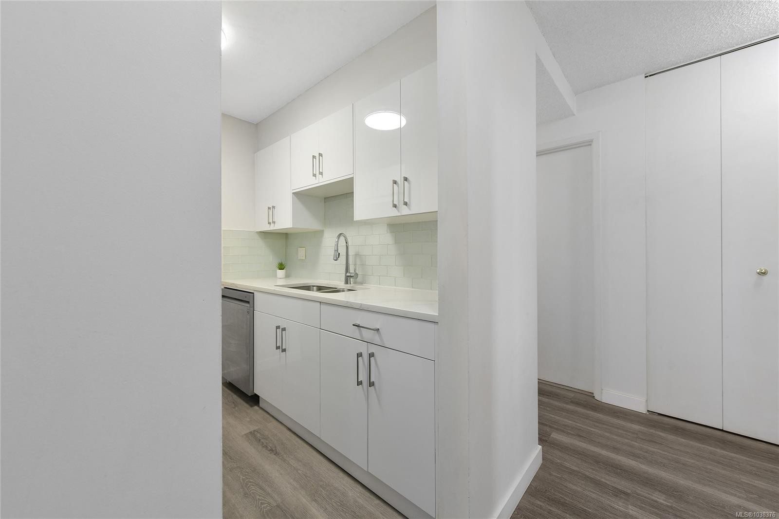 #1101-327 Maitland St, Victoria, BC - Indoor