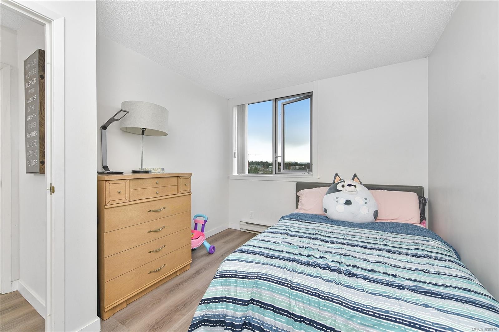#1101-327 Maitland St, Victoria, BC - Indoor Photo Showing Bedroom