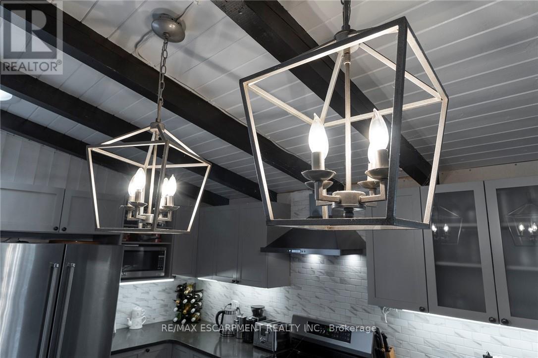 577 Edgewater Place, Haldimand, ON - Indoor Photo Showing Kitchen