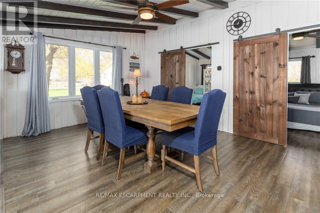 577 Edgewater Place, Haldimand, ON - Indoor Photo Showing Dining Room
