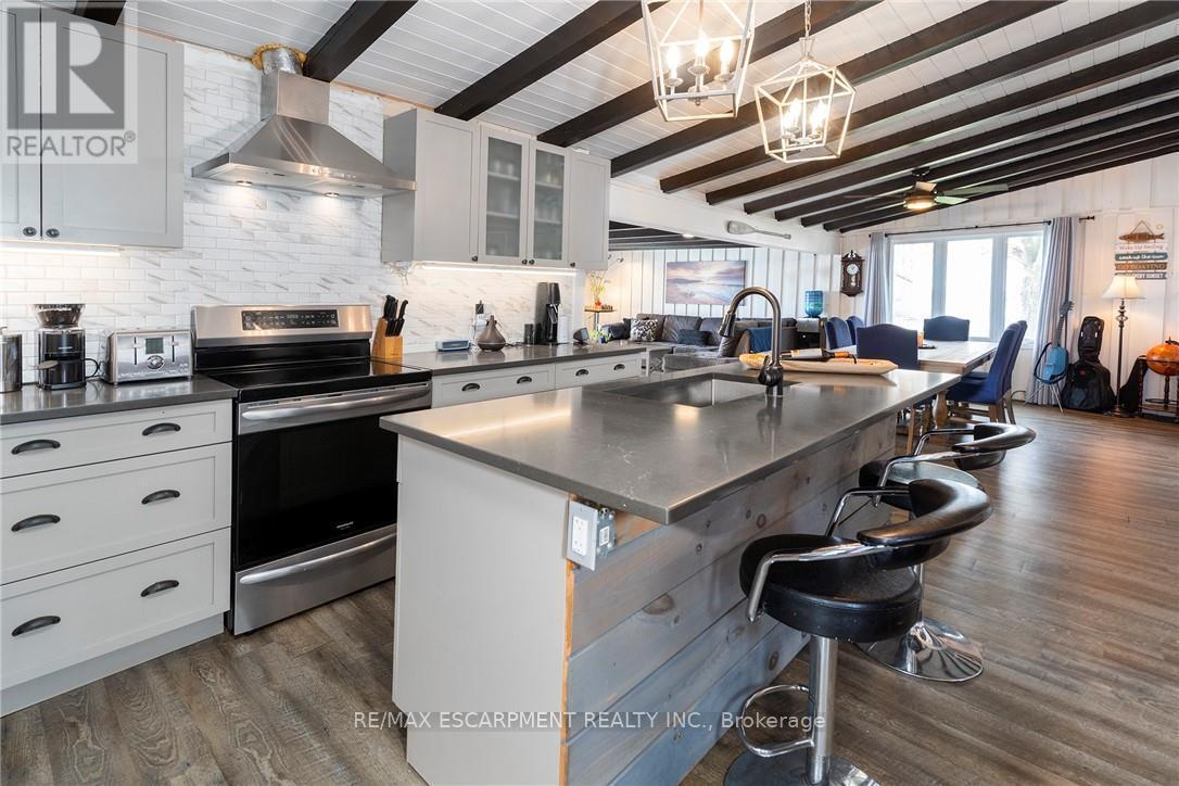 577 Edgewater Place, Haldimand, ON - Indoor Photo Showing Kitchen
