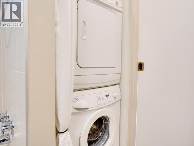 8-3818 Joyce Ave, Powell River, BC - Indoor Photo Showing Laundry Room