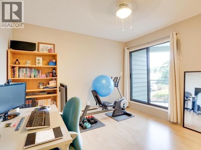 8-3818 Joyce Ave, Powell River, BC - Indoor Photo Showing Office