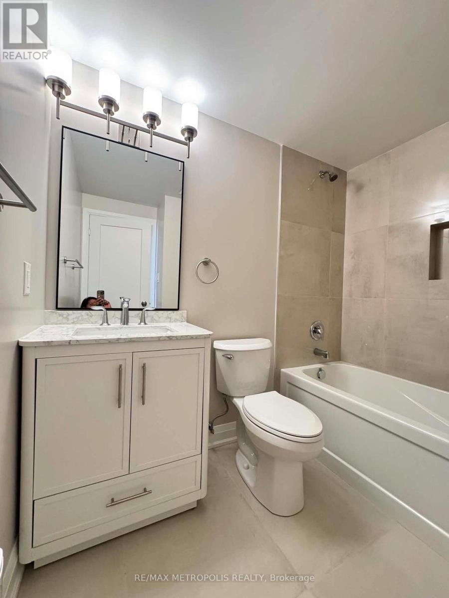 106 - 1445 Wilson Avenue, Toronto, ON - Indoor Photo Showing Bathroom