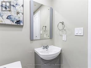 15 Spiers Crescent, Cambridge, ON - Indoor Photo Showing Bathroom