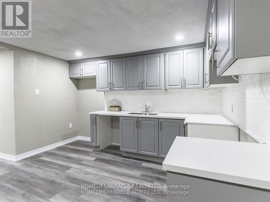 15 Spiers Crescent, Cambridge, ON - Indoor Photo Showing Kitchen With Double Sink