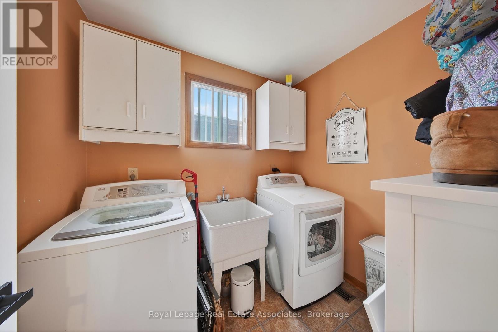 67 Beechnut Crescent, Clarington, ON - Indoor Photo Showing Laundry Room