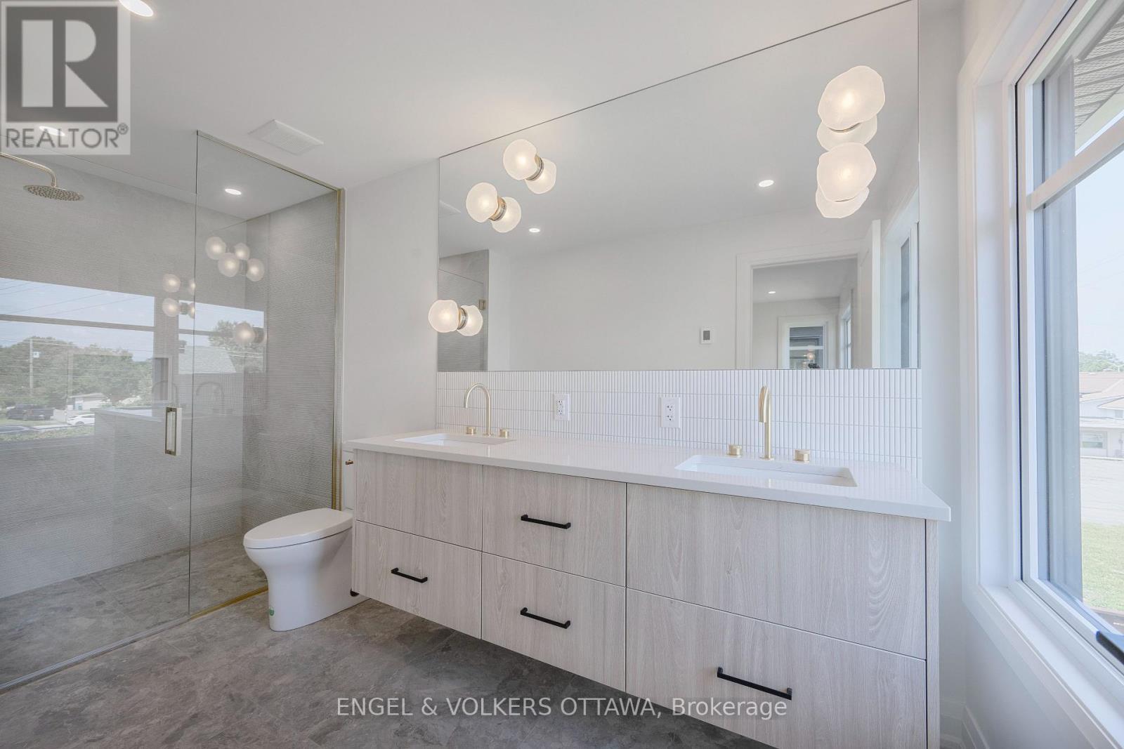 75A Granton Avenue, Ottawa, ON - Indoor Photo Showing Bathroom