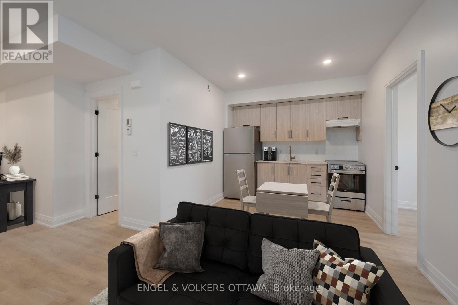 SDU - Virtually Staged - 75A Granton Avenue, Ottawa, ON - Indoor Photo Showing Kitchen