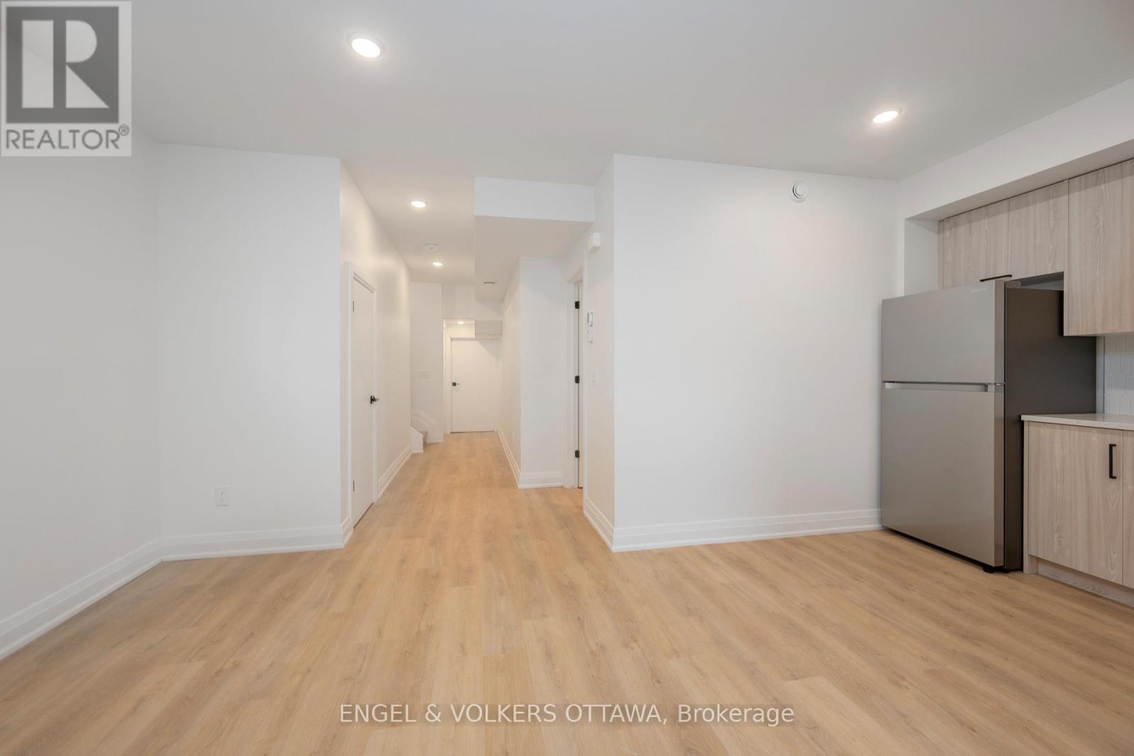 SDU - 75A Granton Avenue, Ottawa, ON - Indoor Photo Showing Kitchen