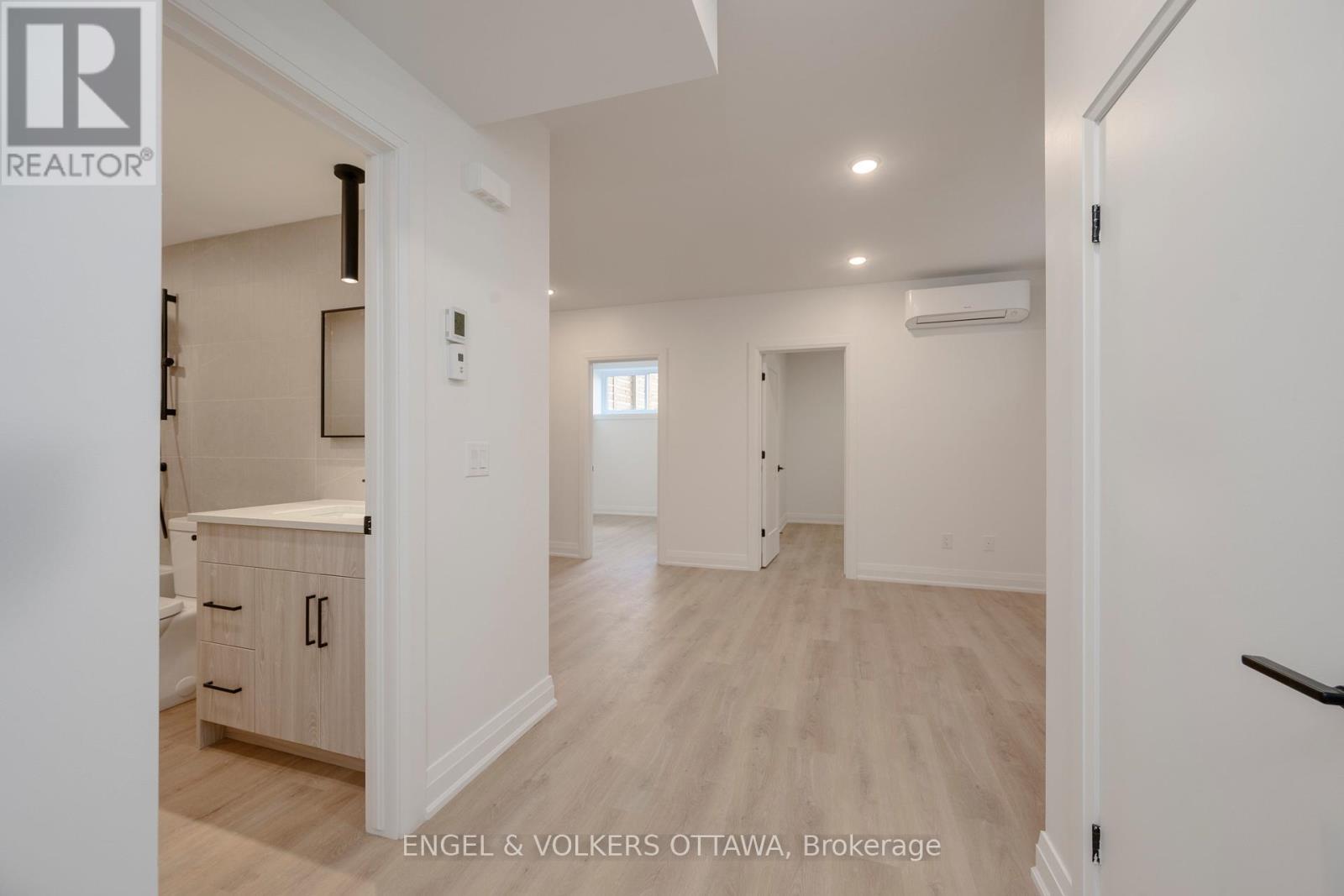 SDU - 75A Granton Avenue, Ottawa, ON - Indoor Photo Showing Other Room