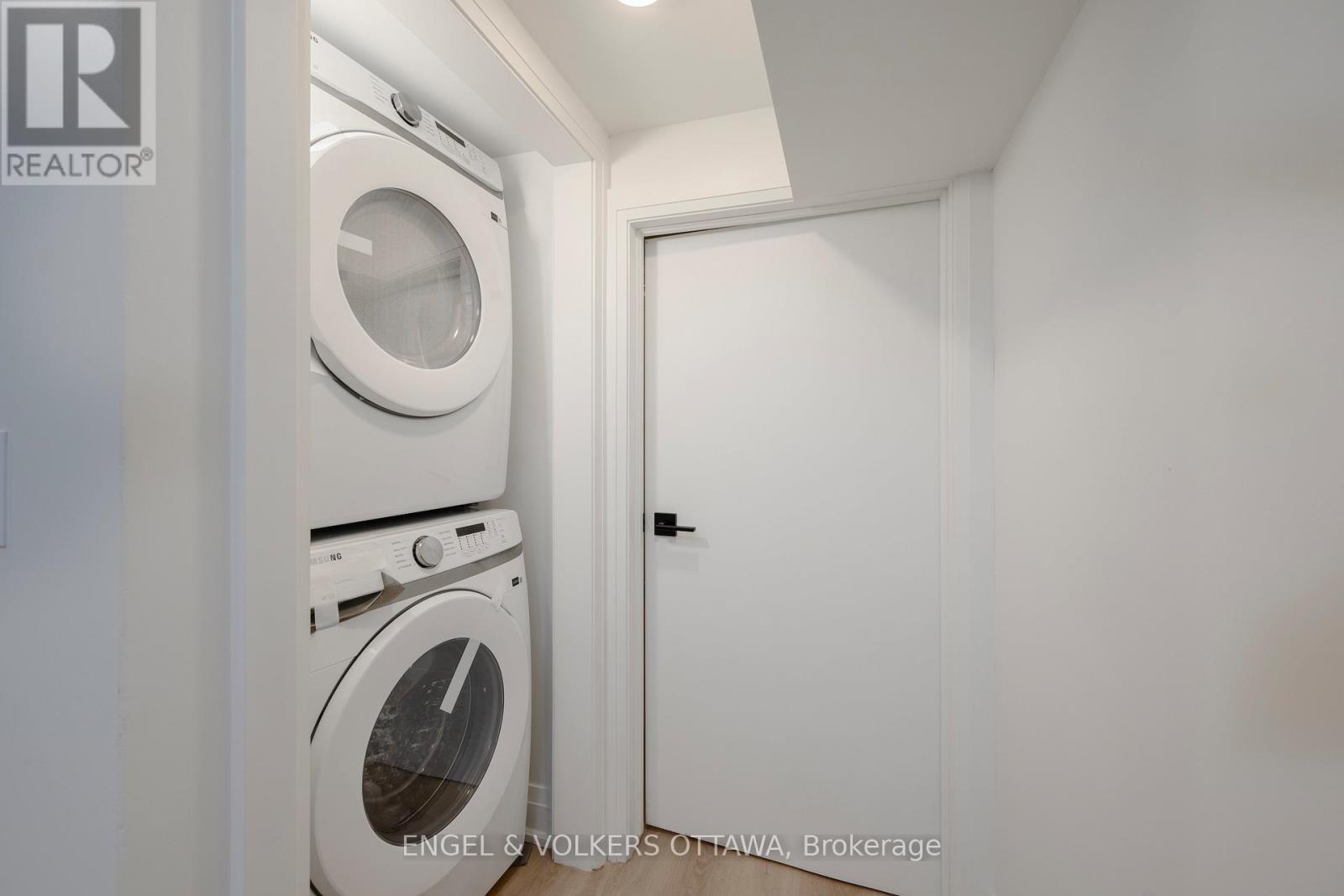 SDU - 75A Granton Avenue, Ottawa, ON - Indoor Photo Showing Laundry Room