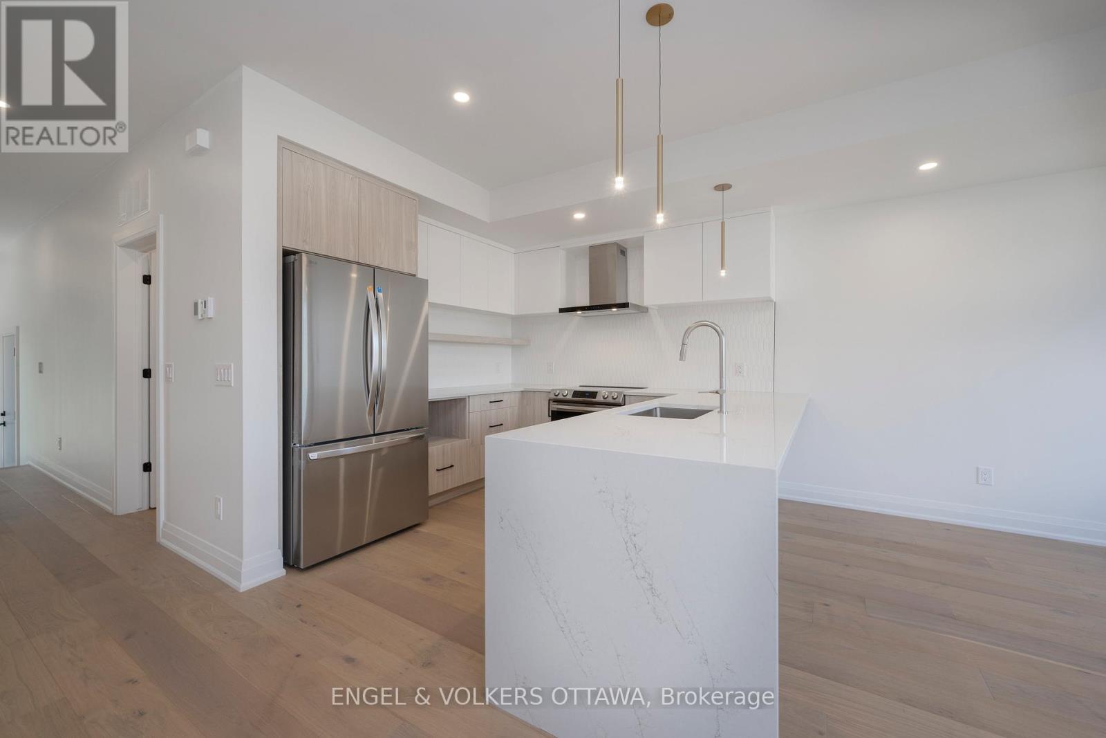 75A Granton Avenue, Ottawa, ON - Indoor Photo Showing Kitchen With Upgraded Kitchen