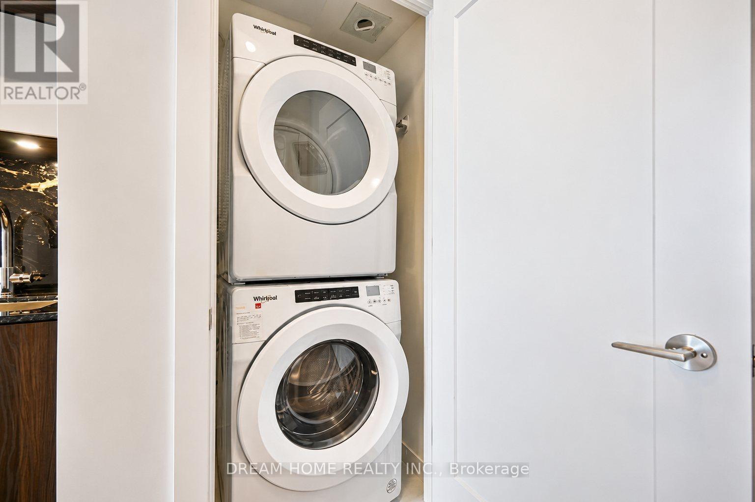 802 - 25 Adra Grado Way, Toronto, ON - Indoor Photo Showing Laundry Room