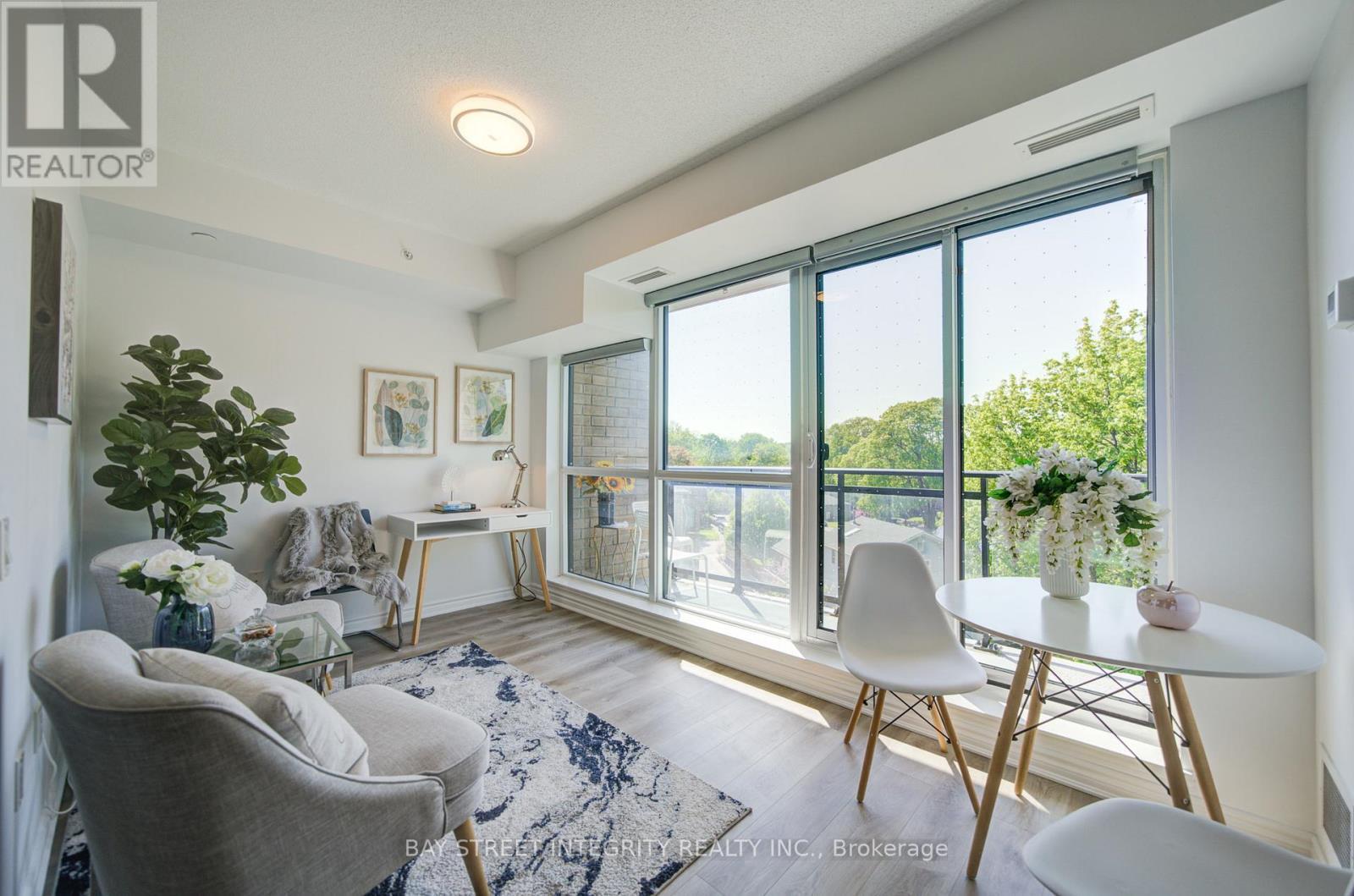 511 - 1 Falaise Road, Toronto, ON - Indoor Photo Showing Living Room