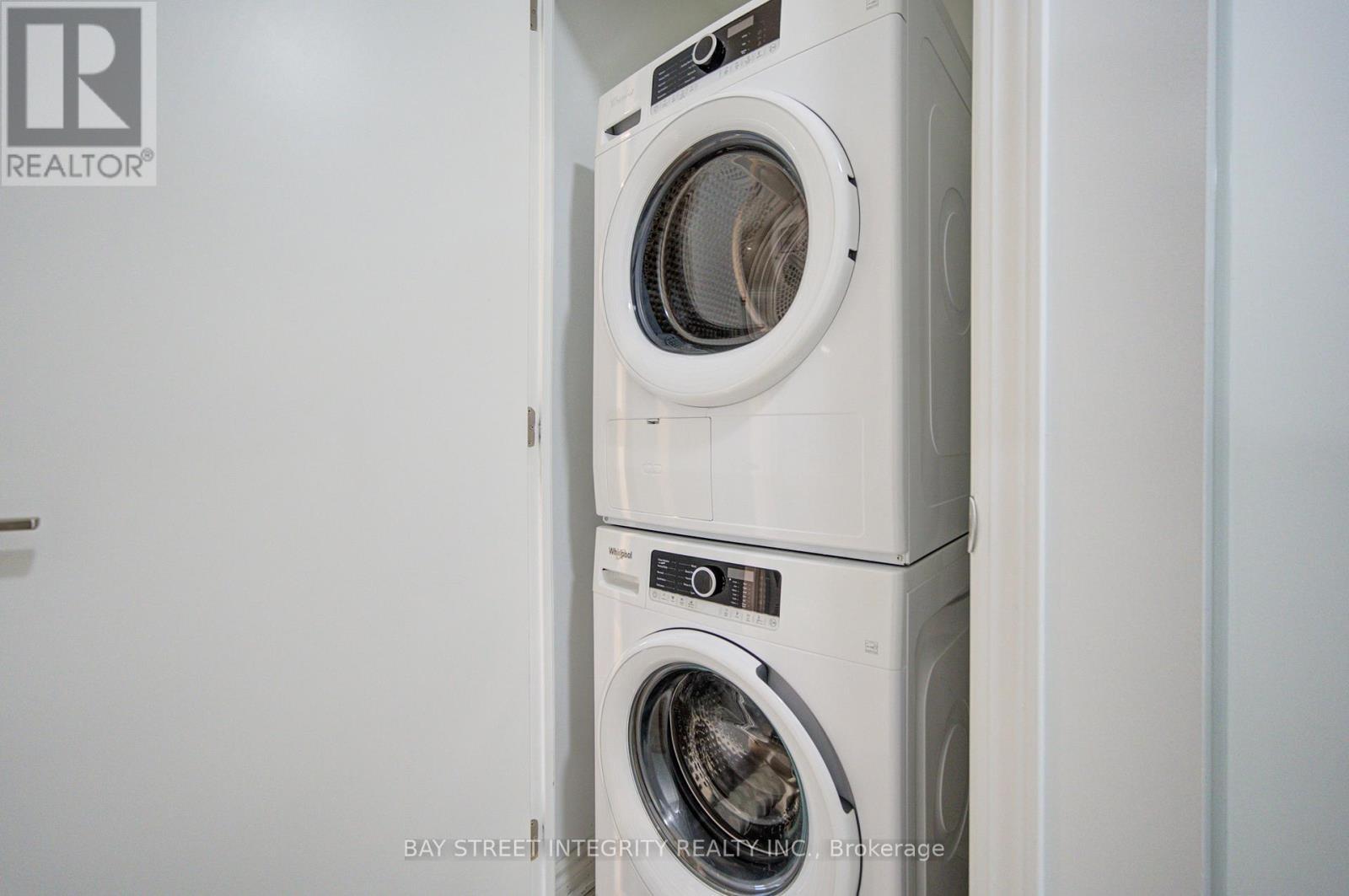511 - 1 Falaise Road, Toronto, ON - Indoor Photo Showing Laundry Room
