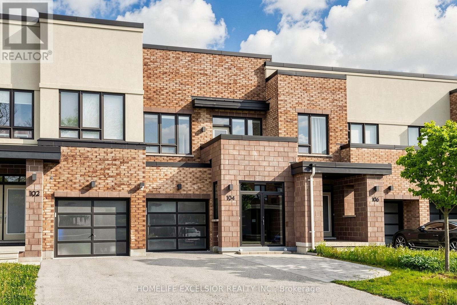 104 Dariole Drive, Richmond Hill, ON - Outdoor With Facade