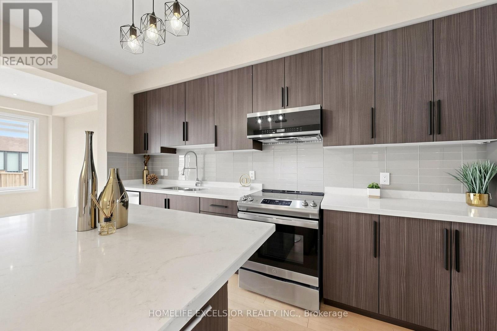 104 Dariole Drive, Richmond Hill, ON - Indoor Photo Showing Kitchen