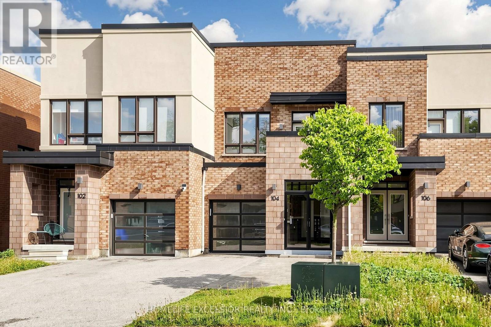 104 Dariole Drive, Richmond Hill, ON - Outdoor With Facade