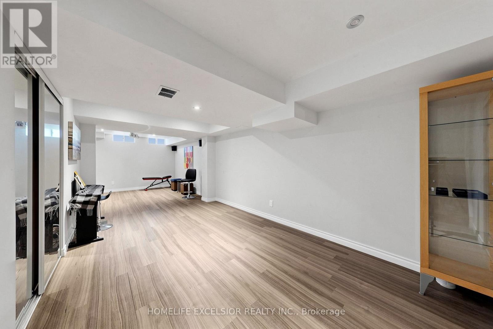 104 Dariole Drive, Richmond Hill, ON - Indoor Photo Showing Other Room