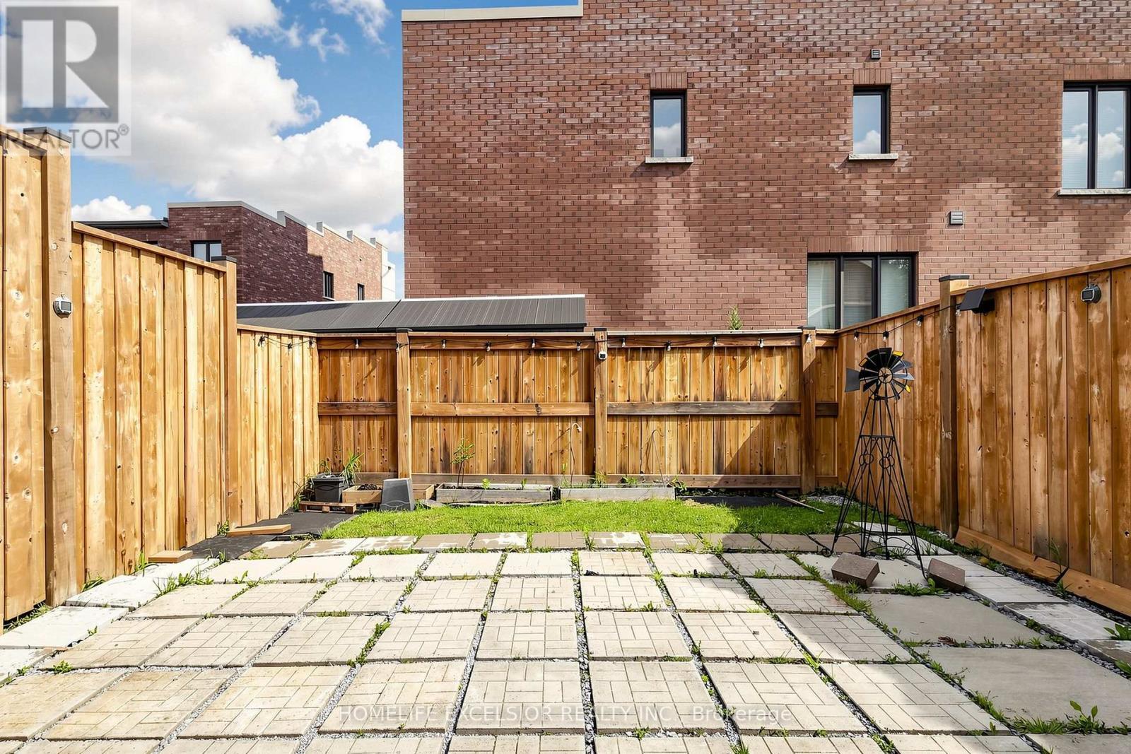 104 Dariole Drive, Richmond Hill, ON - Outdoor With Exterior