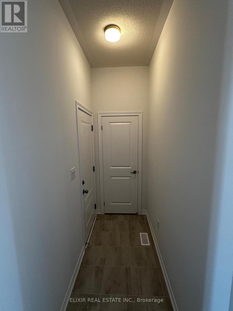 141 Fenchurch Manor, Barrie, ON - Indoor Photo Showing Other Room