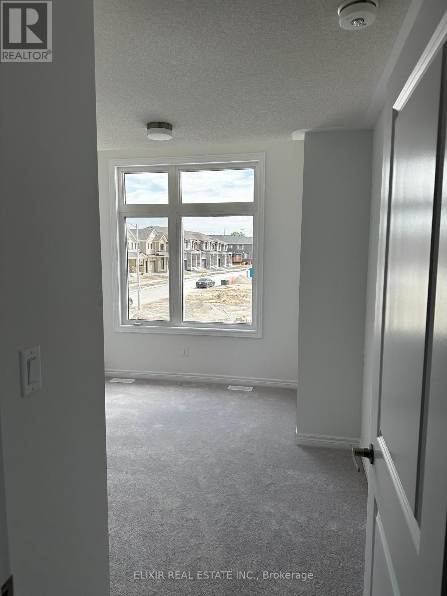 141 Fenchurch Manor, Barrie, ON - Indoor Photo Showing Other Room