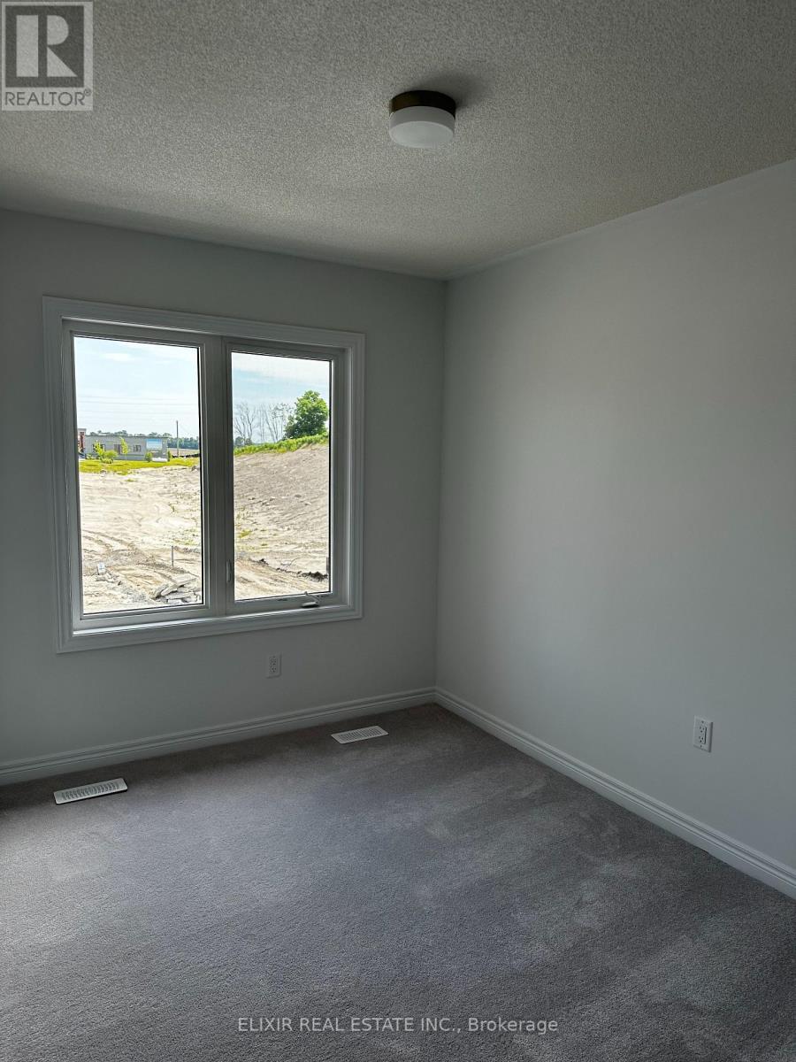 141 Fenchurch Manor, Barrie, ON - Indoor Photo Showing Other Room