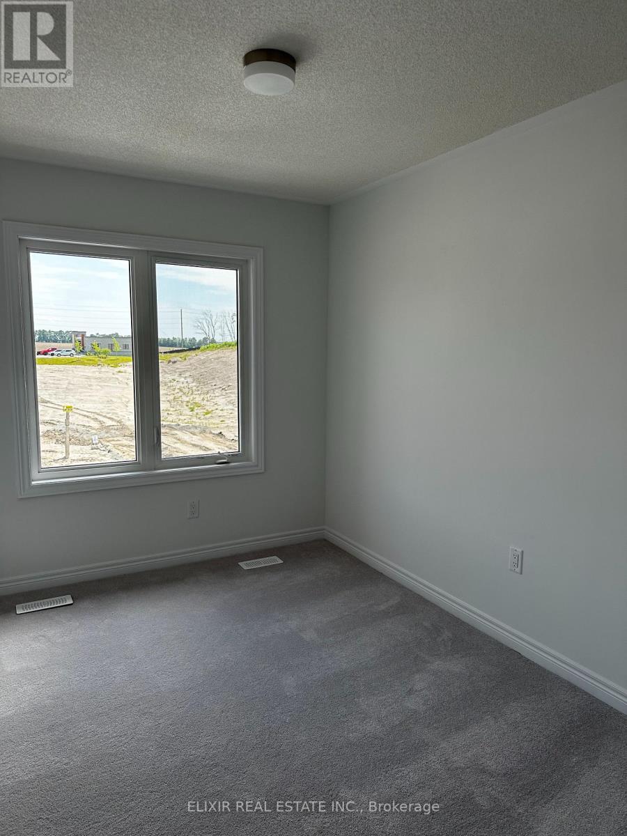 141 Fenchurch Manor, Barrie, ON - Indoor Photo Showing Other Room