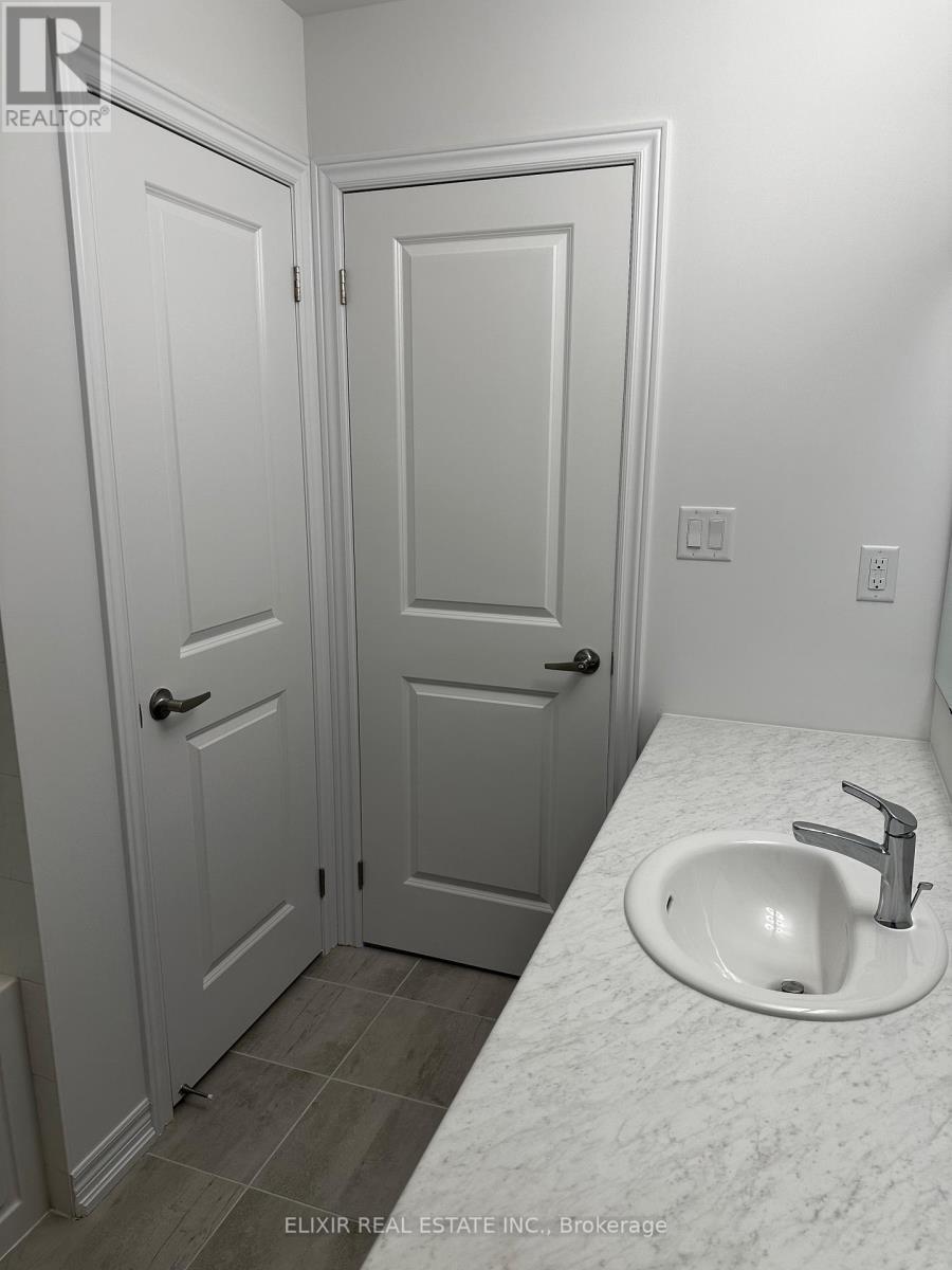 141 Fenchurch Manor, Barrie, ON - Indoor Photo Showing Other Room