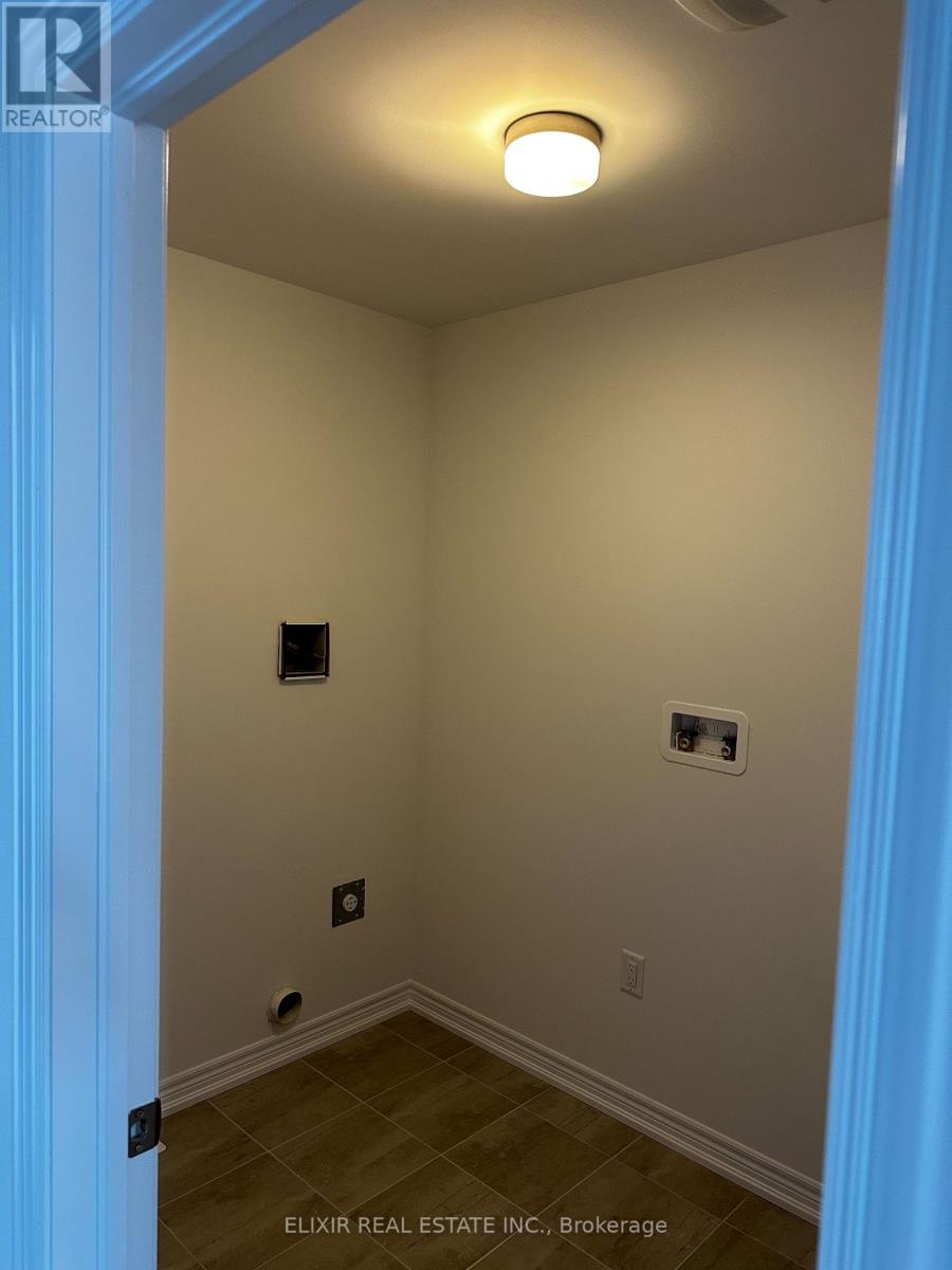 141 Fenchurch Manor, Barrie, ON - Indoor Photo Showing Other Room