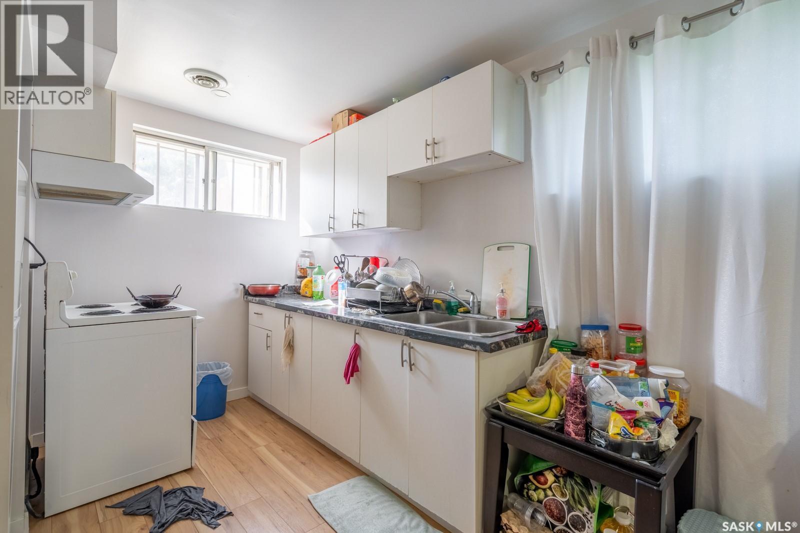 1840 Quebec Street, Regina, SK - Indoor Photo Showing Kitchen With Double Sink