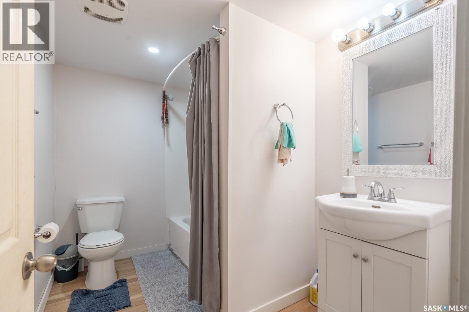 1840 Quebec Street, Regina, SK - Indoor Photo Showing Bathroom