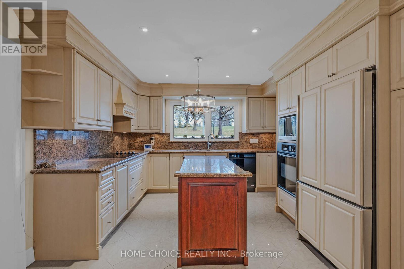43 Golfwood Heights E, Toronto, ON - Indoor Photo Showing Kitchen With Double Sink
