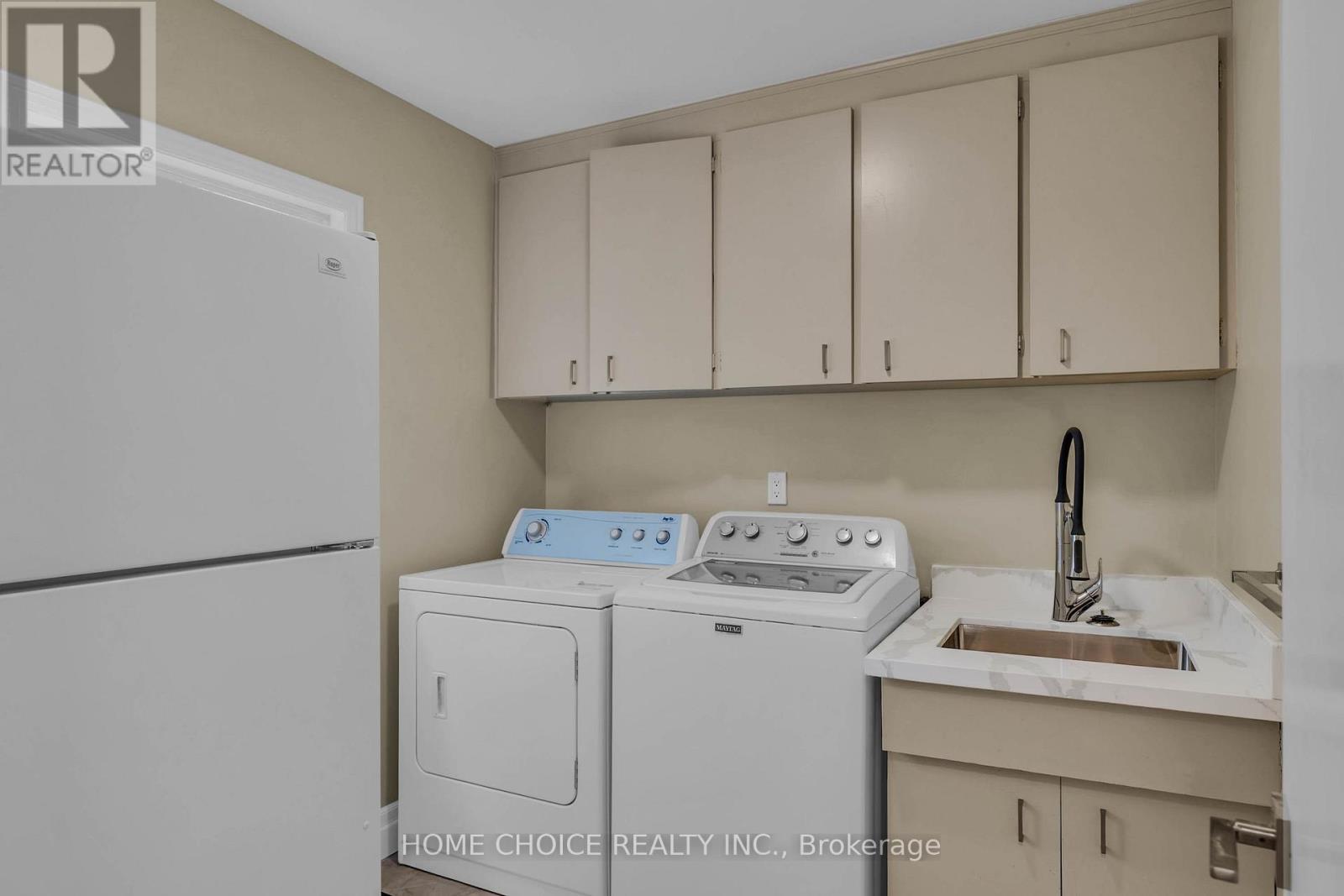 43 Golfwood Heights E, Toronto, ON - Indoor Photo Showing Laundry Room